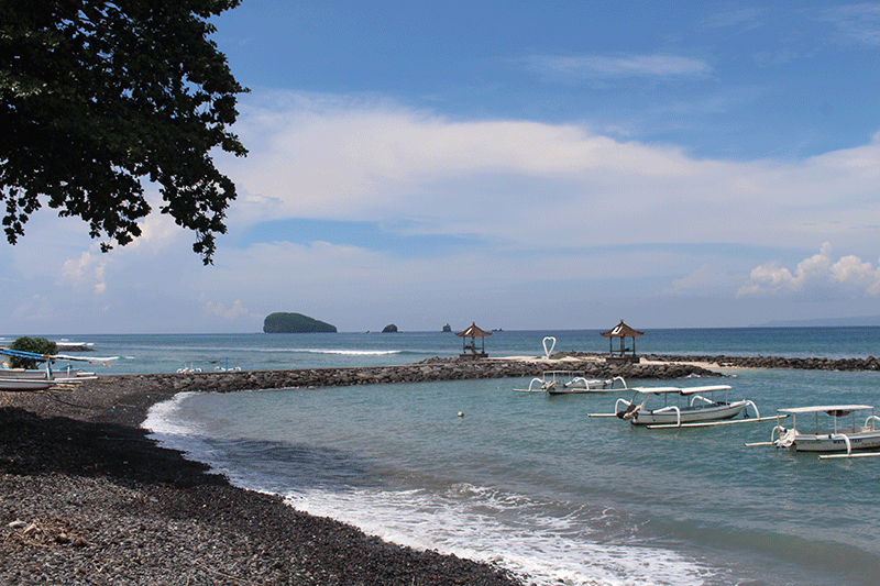 candi dasa beach